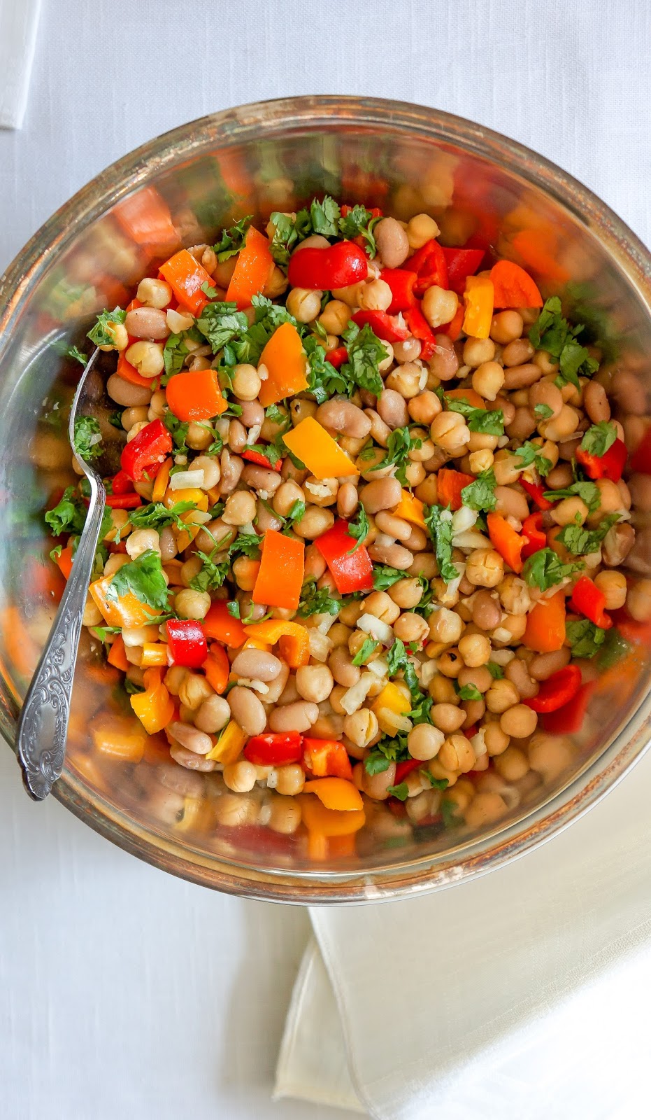 Chickpeas and pinto beans salad with peppers and cilantro Tera Solara