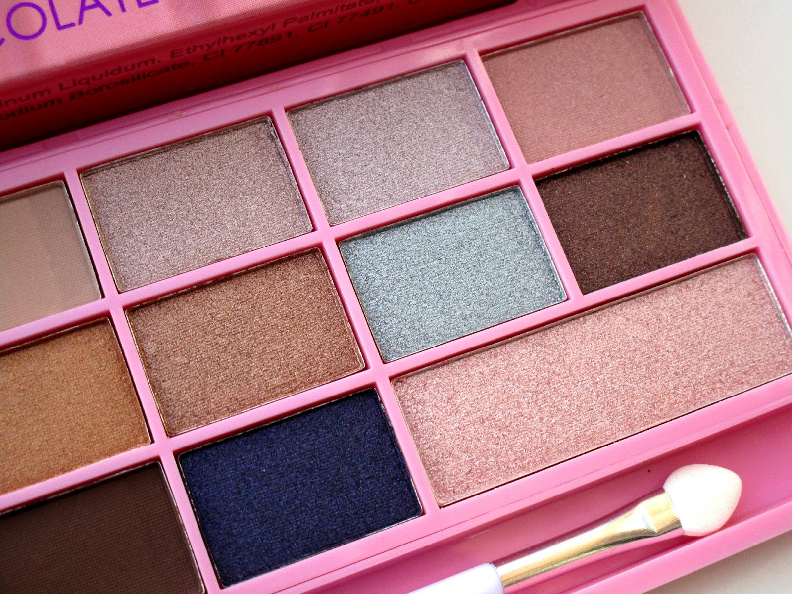 Палетка революшен шоколадка розовая. Revolution розовая. Revolution reloaded palette velvet rose. Палетка революшен пастельная. Makeup revolution velvet rose.