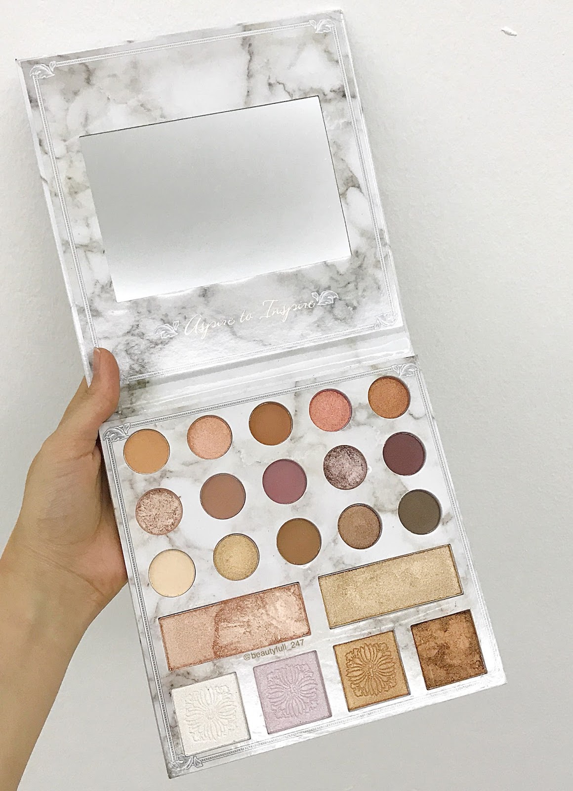 Carli Bybel Deluxe Palette Beautyfull 24/7
