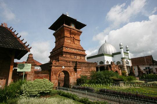 Masjid Menara Kudus (1549)