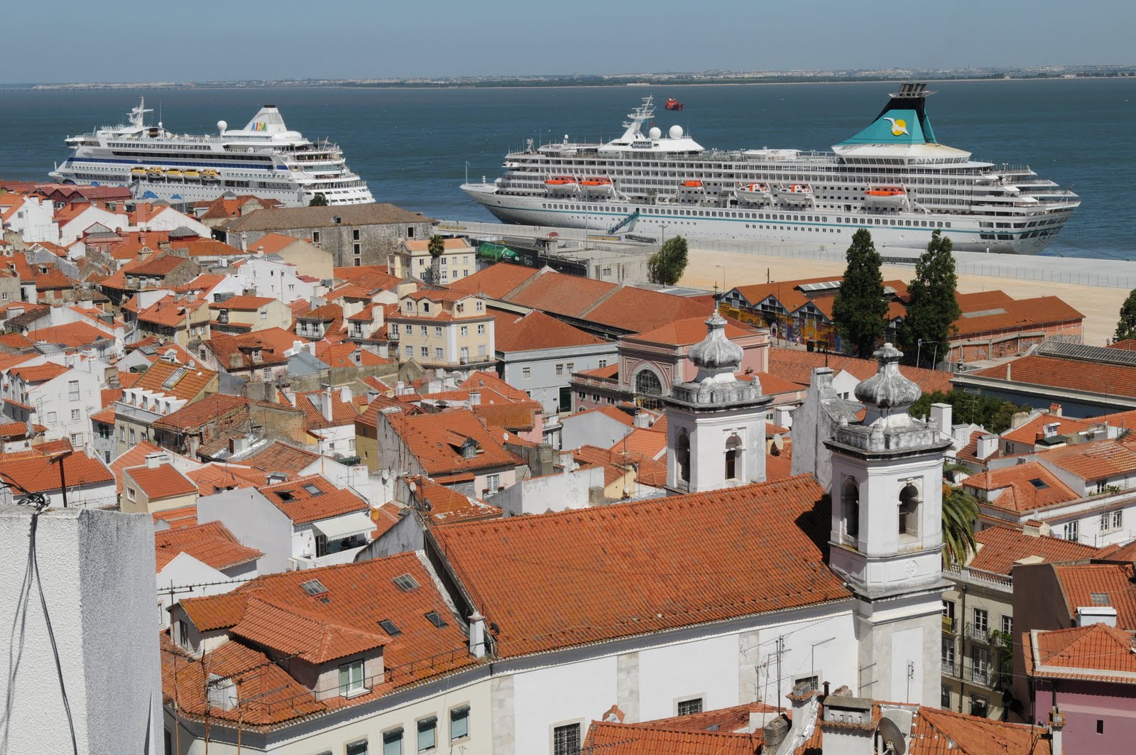 LISBON CRUISE SHIPS AIDAVITA and ARTANIA in Lisbon