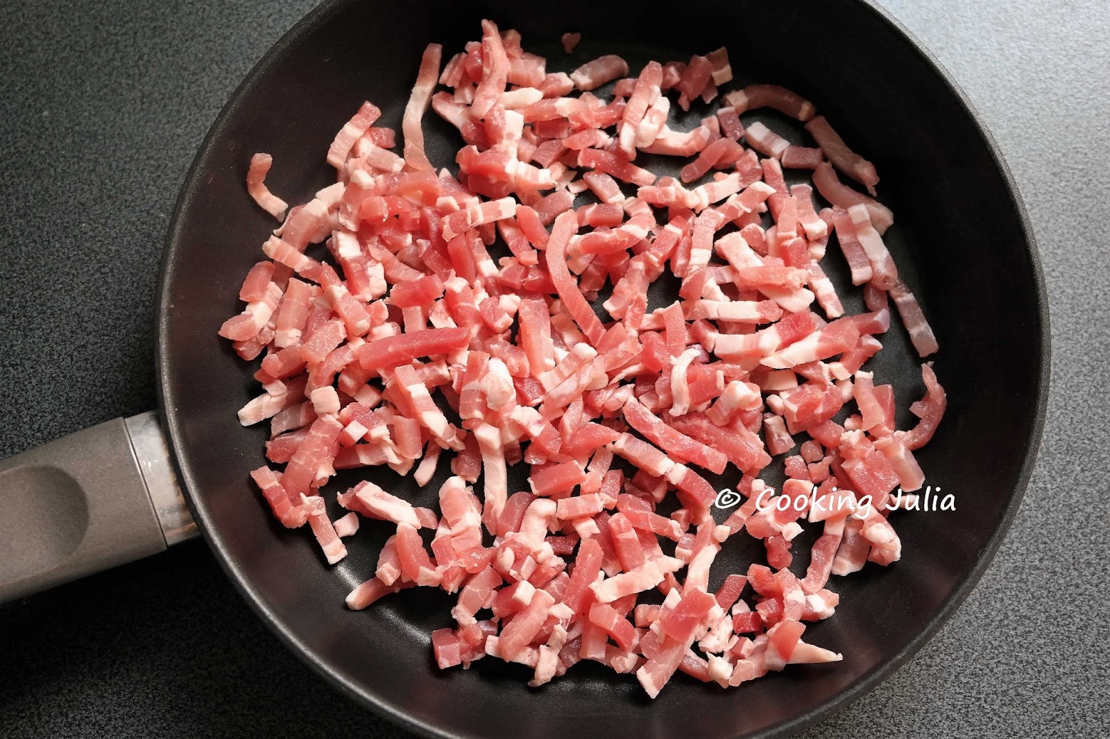 COOKING JULIA QUICHE AUX LARDONS, OIGNONS ET FROMAGE