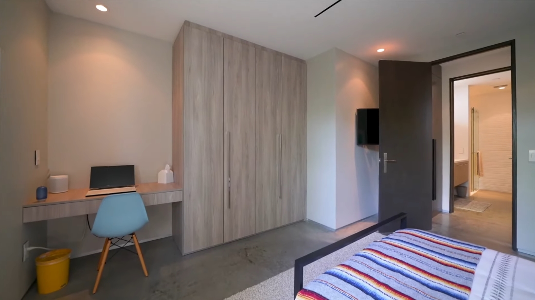 Tour 248 Bernard Ave, Venice, CA vs. 33 Interior Design Photos