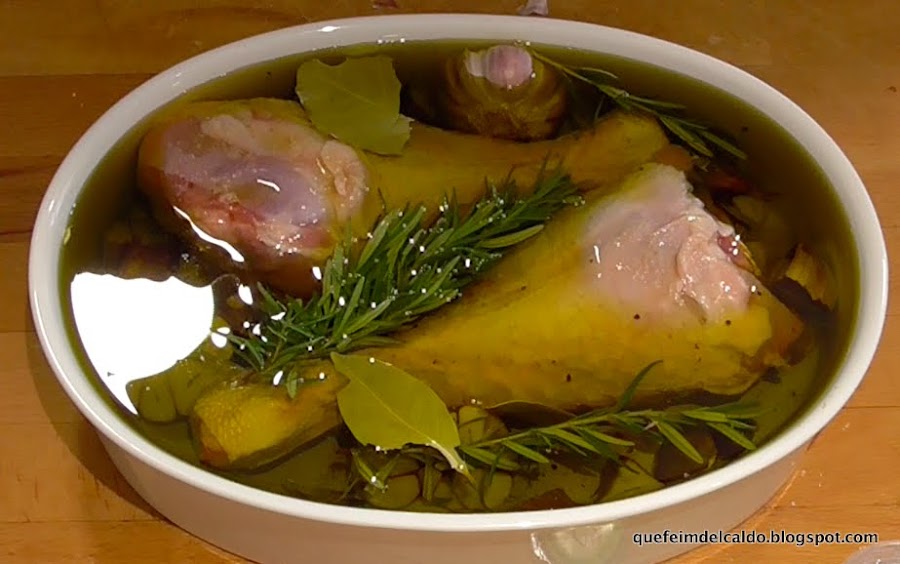 Jamoncitos de pavo confitados con cebollitas glaseadas