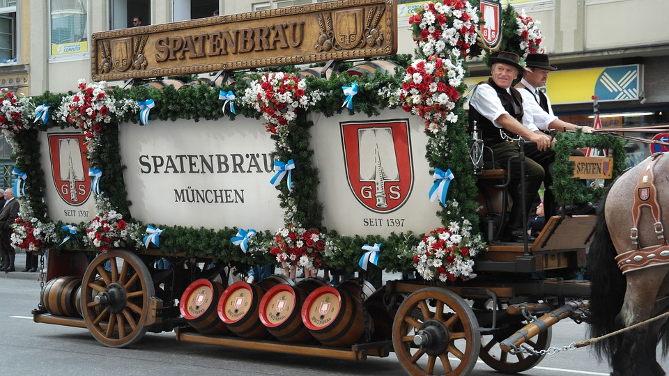 Desfile Wiesn-Einzug der Festwirte und Brauereien en la Oktoberfest (Múnich) (@mibaulviajero)