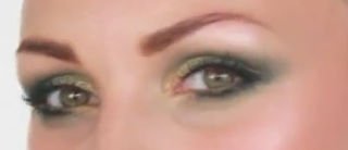 smokey green eyes makeup style