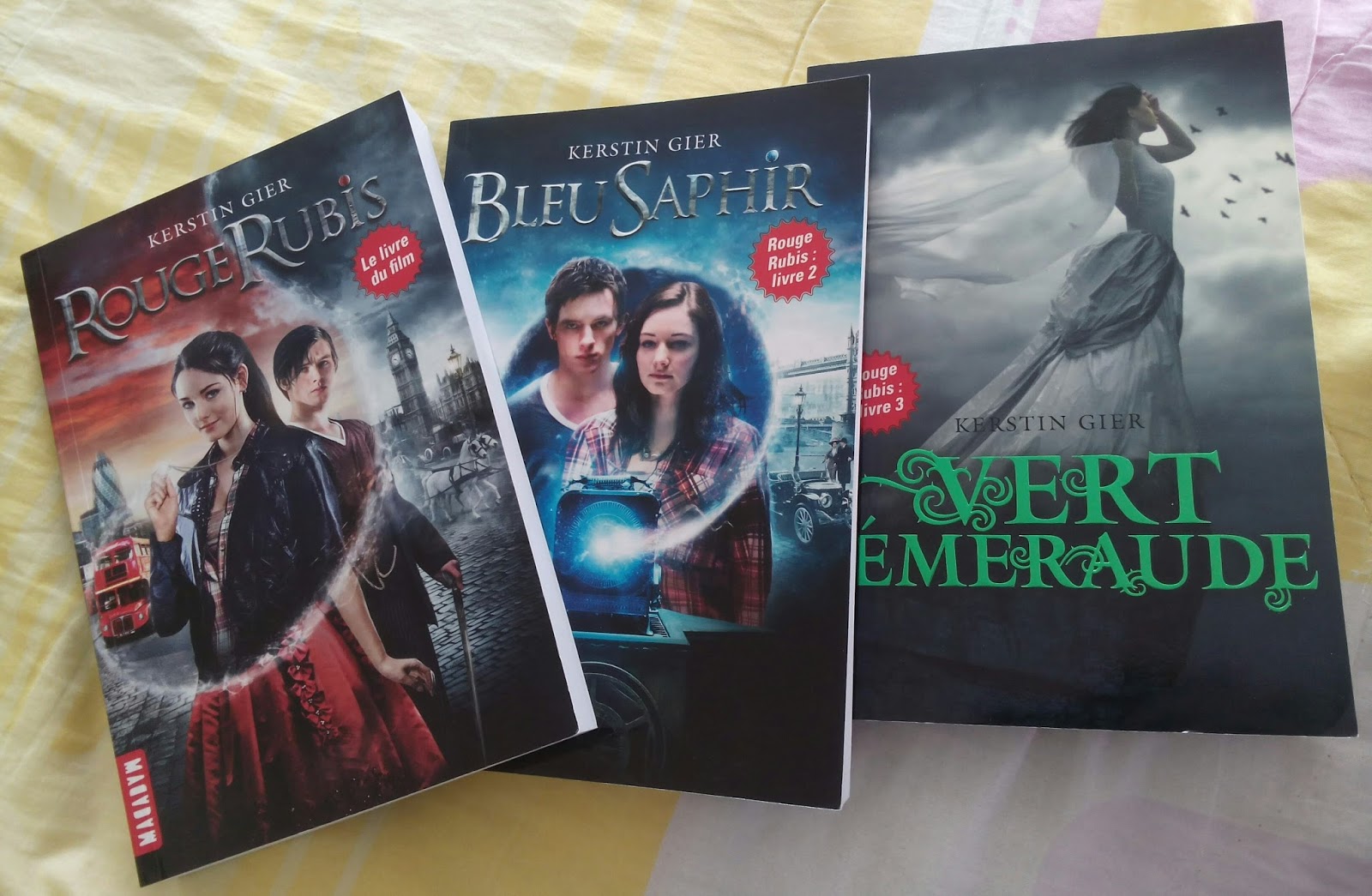 Rouge Rubis Vert Emeraude Bleu Saphir Revue de lecture : Trilogie des gemmes (rouge rubis, bleu saphir, vert