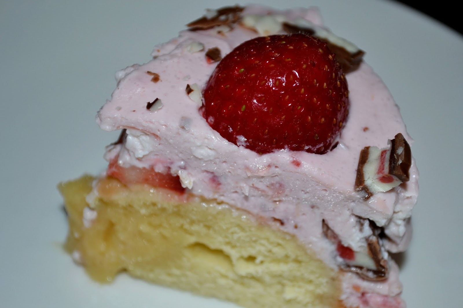 die bezaubernde gini: Strawberry-Yogurette-Cake - a highlight for the ...