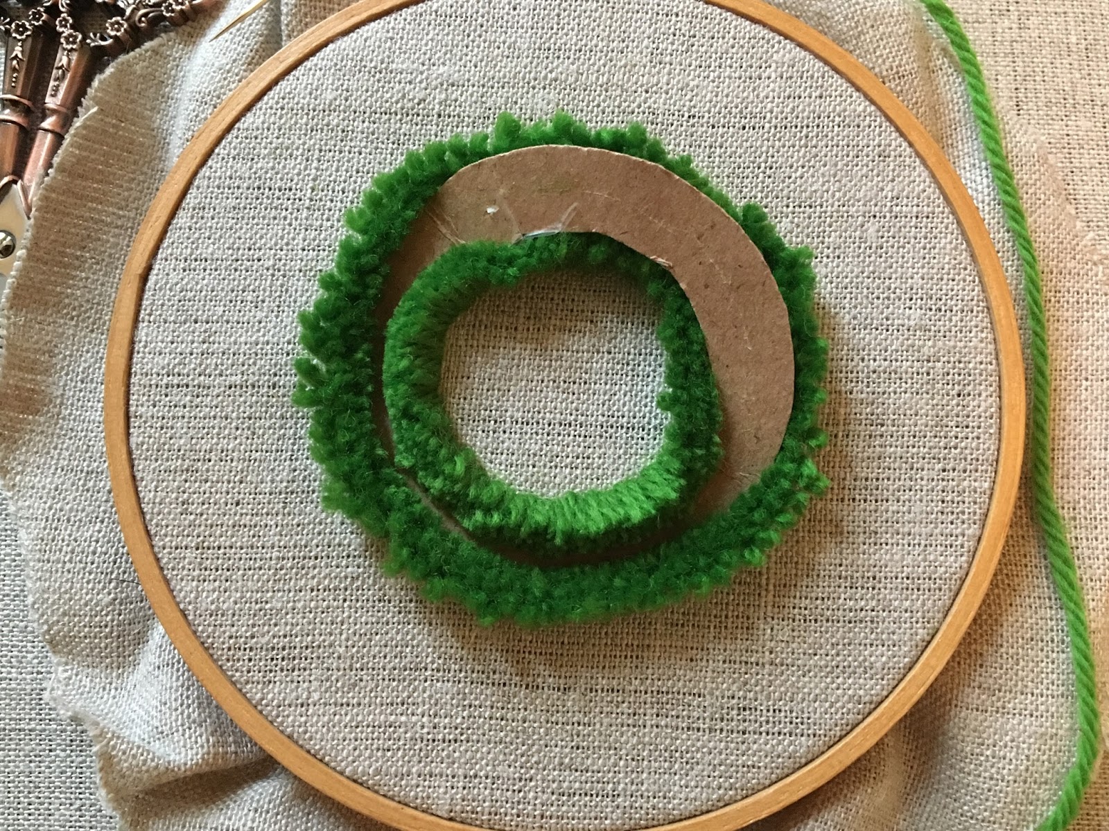 Plushwork Wreath tutorial by Michelle for Mooshiestitch Monday on Feeling Stitchy