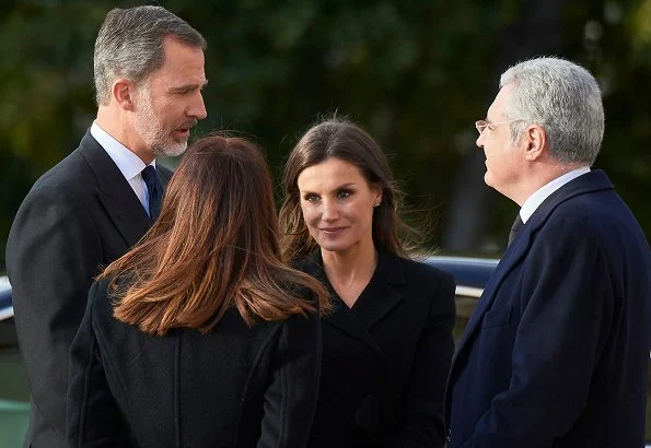 Queen Letizia wore Carolina Herrera black a-line belted coat, Gold And Roses double daga earrings