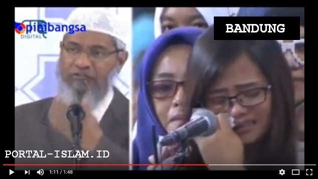 Tangis Haru Iringi Mahasiswi Ini Bersyahadat Dalam Acara DR Zakir Naik di Bandung