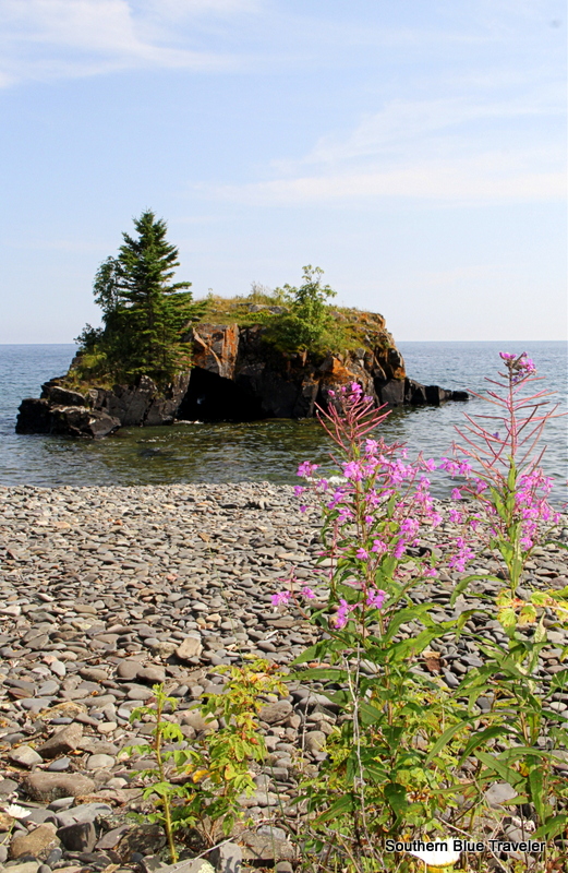 Southern Blue Traveler HOLLOW ROCK (Grand Portage), MINNESOTA
