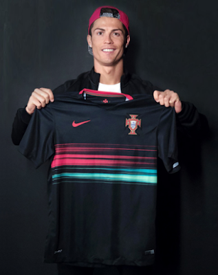 https://www.esolidar.com/auction/detail/106-camisola-da-selecao-nacional-autografada-por-cristiano-ronaldo-cr7