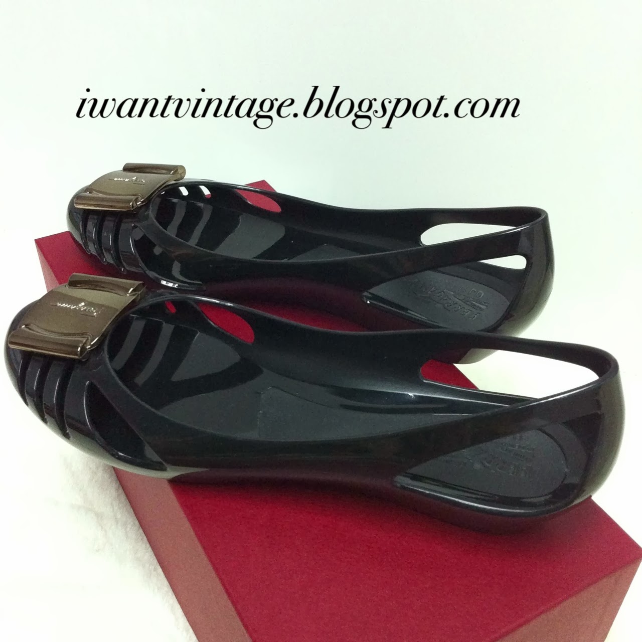 salvatore ferragamo bermuda flats