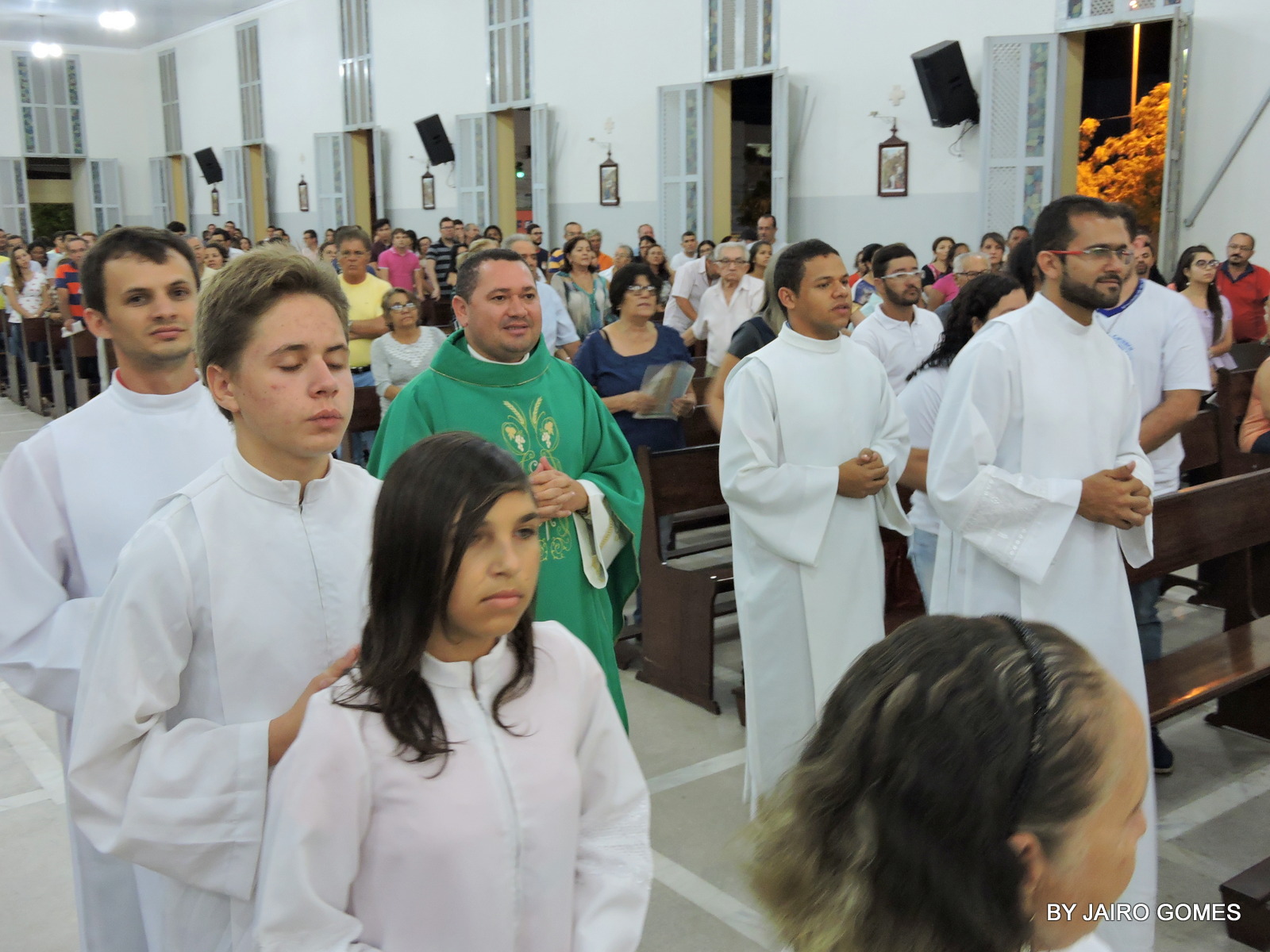 Padre Luiz Antônio realiza sua primeira missa em Santa Cruz do Capibaribe