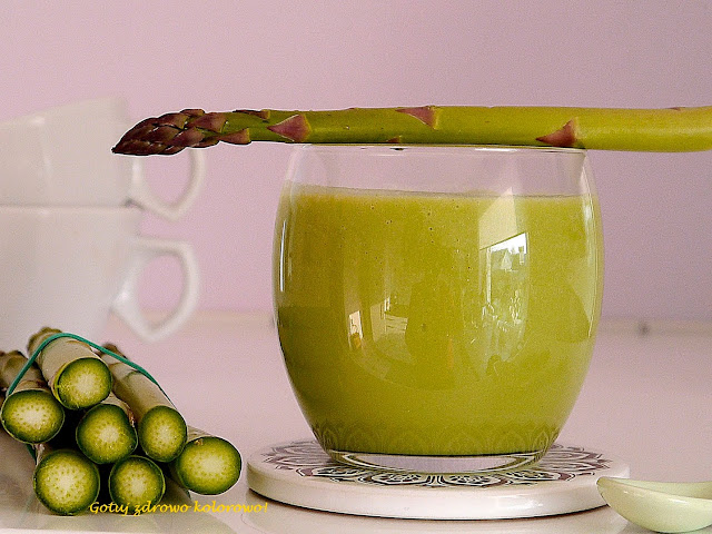 Koktajl z zielonymi szparagami - super fit - Czytaj więcej »