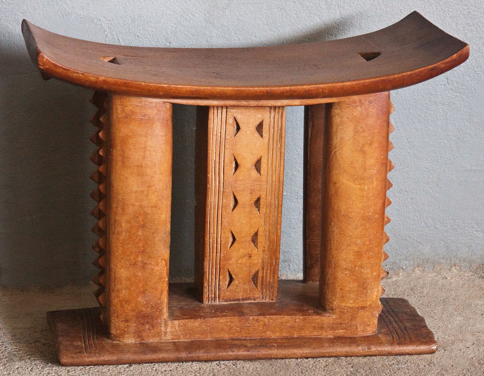 AFRICAN BAMILEKE & WOOD CARVED STOOLS │TABLES
