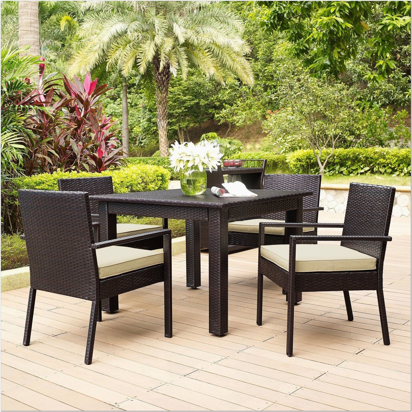 6 Person Round Outdoor Dining Table