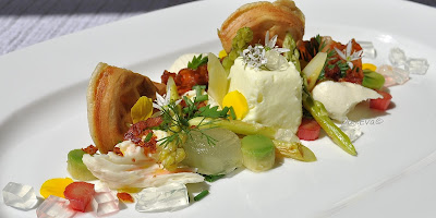 Spargel gebraten, als Mousse, als Sülze mit Mozzarella und Speckwaffeln