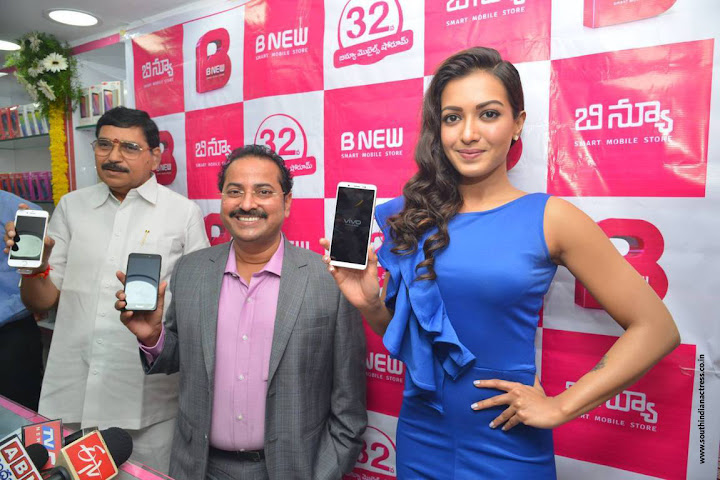 Catherine Tresa launches B New Mobile Store at Eluru