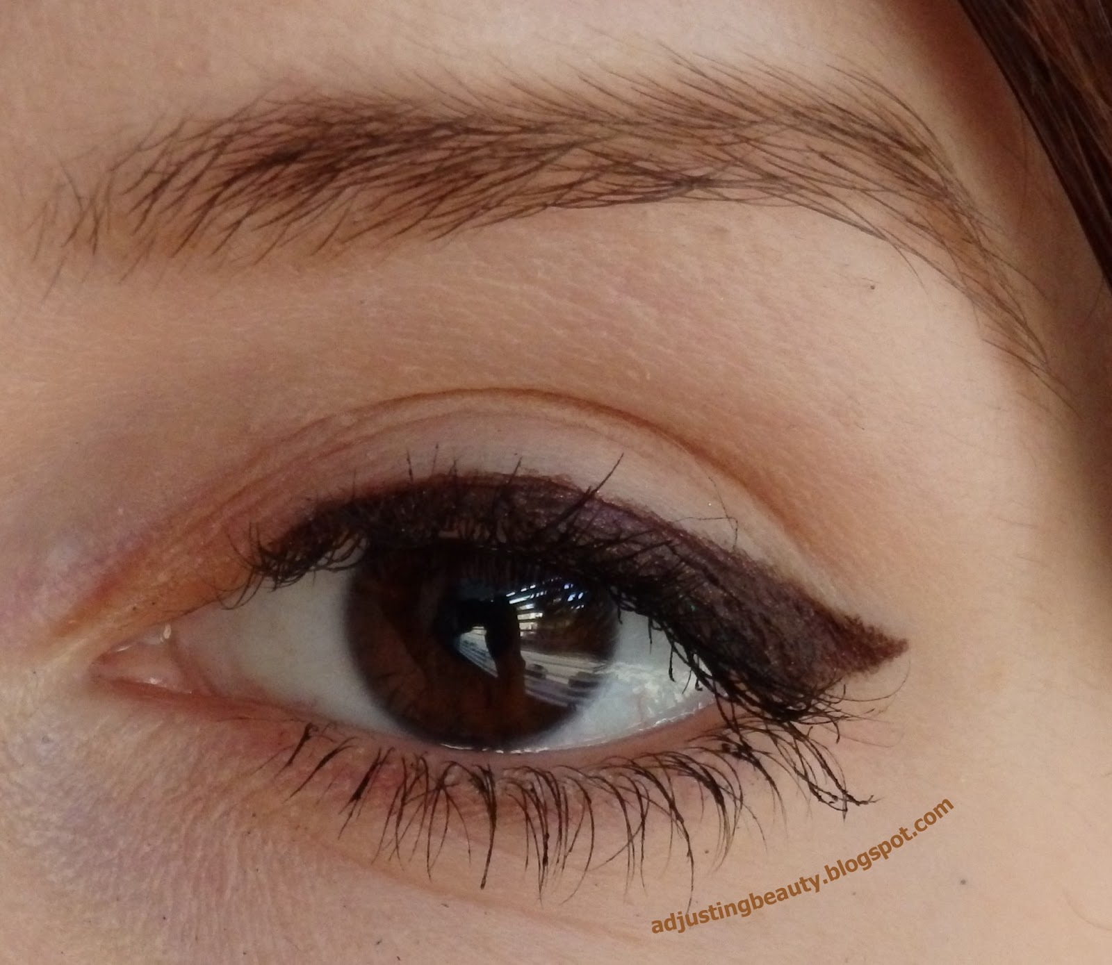 Colorful eyeliners Adjusting Beauty