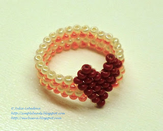 Кольцо из бисера с сердечком