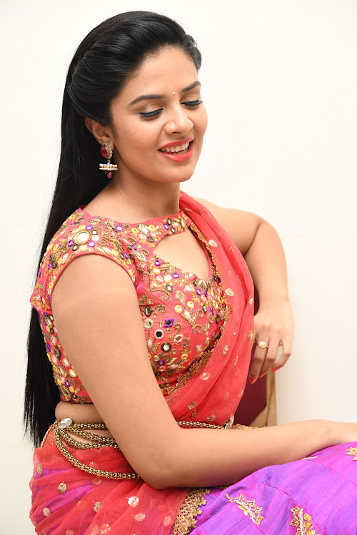 Srimukhi At Aatadukundam Raa Movie Audio Launch