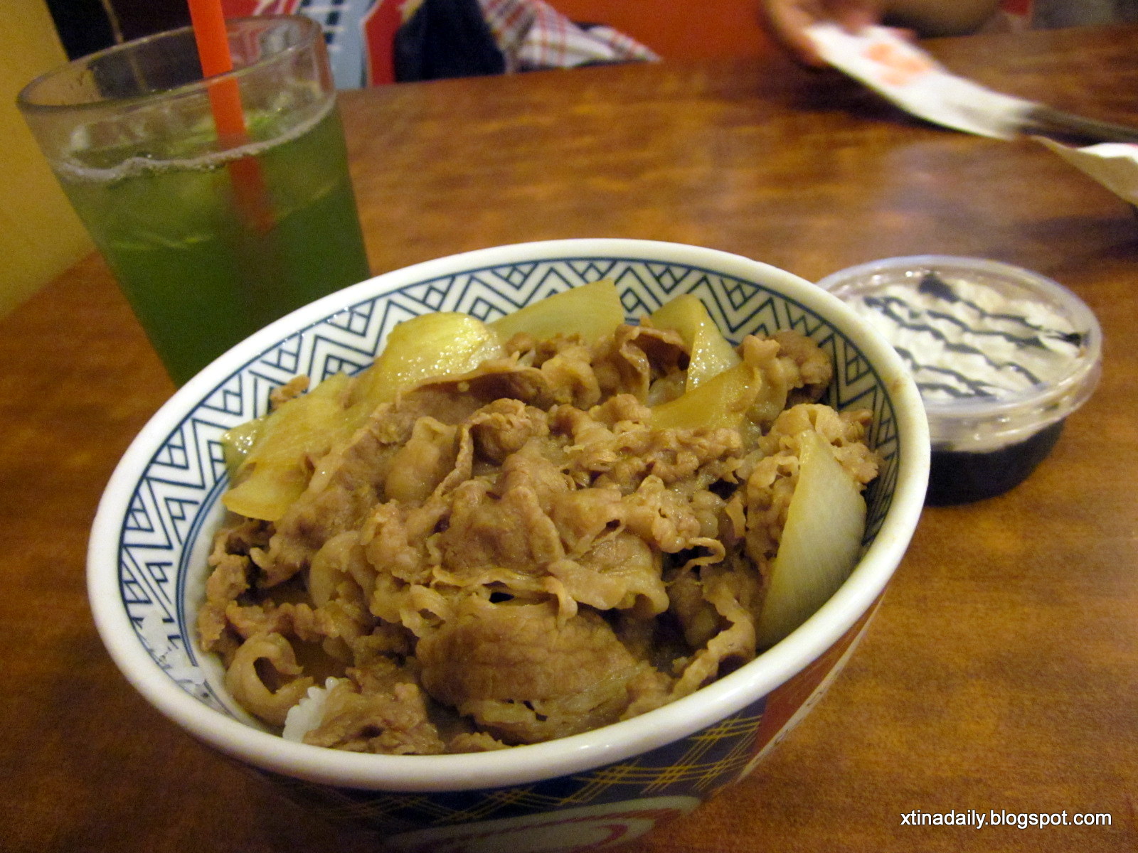 Yoshinoya Beef Bowl (Gyudon) - celebraTINg exisTENce