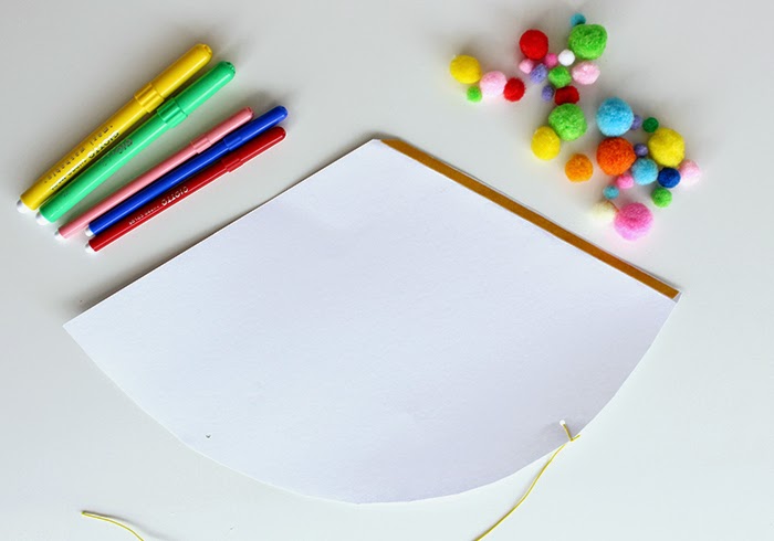 Manualidades: gorro con pompones