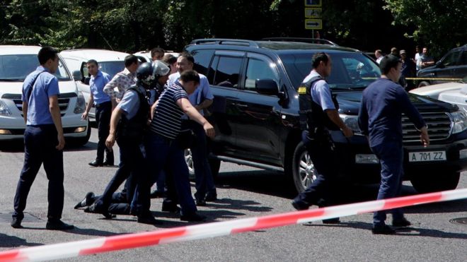 Четыре человека погибли в результате стрельбы в Алматы