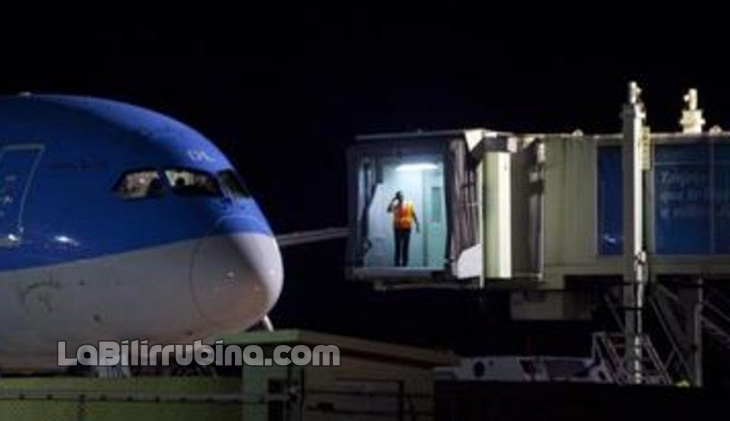 Retienen avión por presencia de piloto chino en Aeropuerto Internacional Las Américas Retienen avión por presencia de piloto chino en Aeropuerto Internacional Las Américas