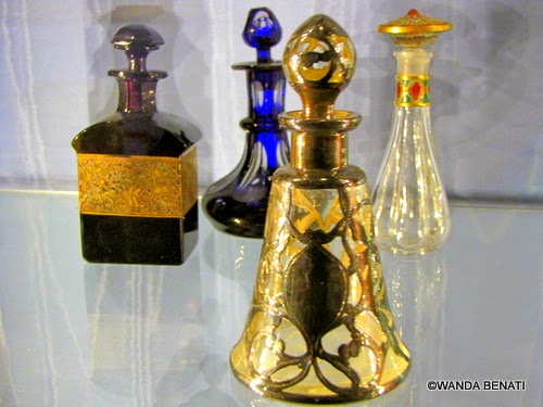 Antichi flaconi di profumo al Museo del profumo di Pakazzo Mocenigo 