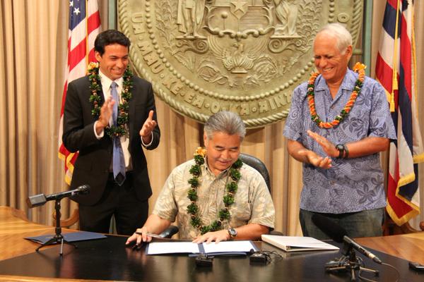 all-hawaii-news-ige-signs-renewable-energy-bills-monk-seal-pups