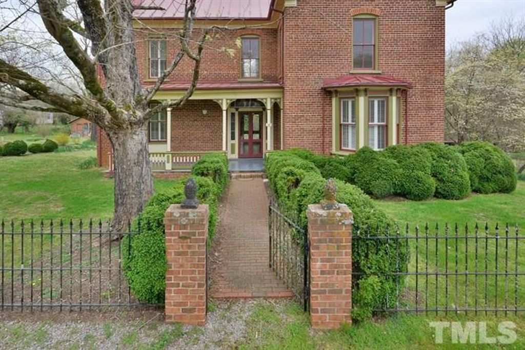 Sweet House Dreams R.L. Walker Home, 1870 Brick Victorian in Milton
