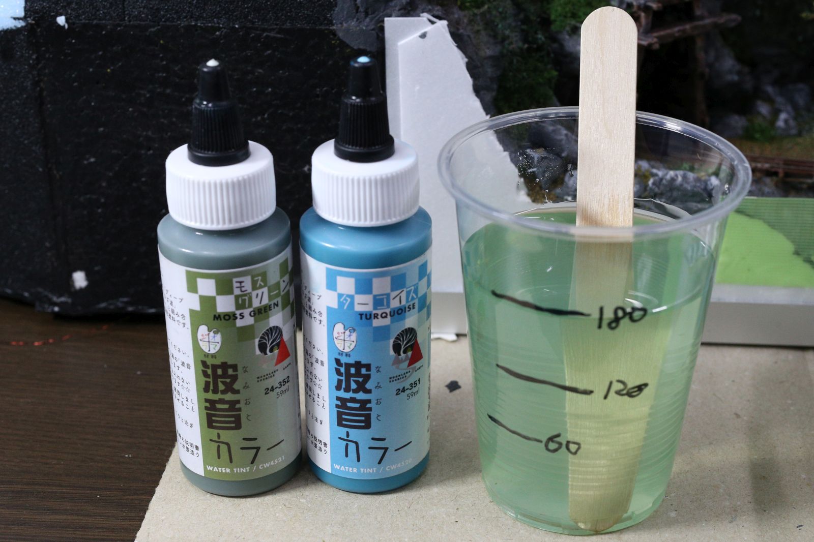 リサイクルヨーグルトカップを使った工芸品 - ヨーグルトカップを使った人形