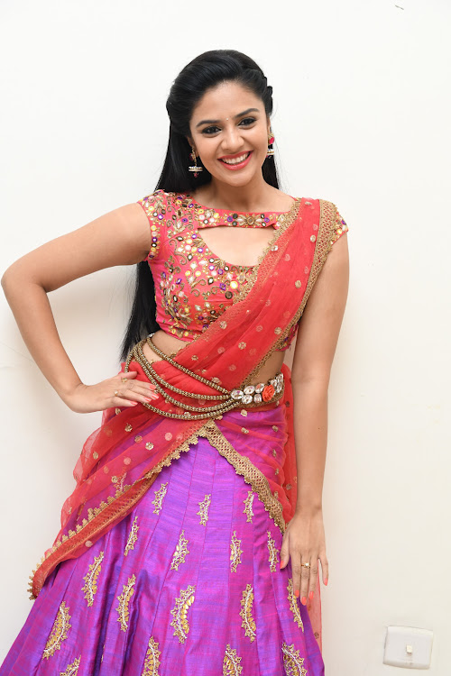 Srimukhi At Aatadukundam Raa Movie Audio Launch