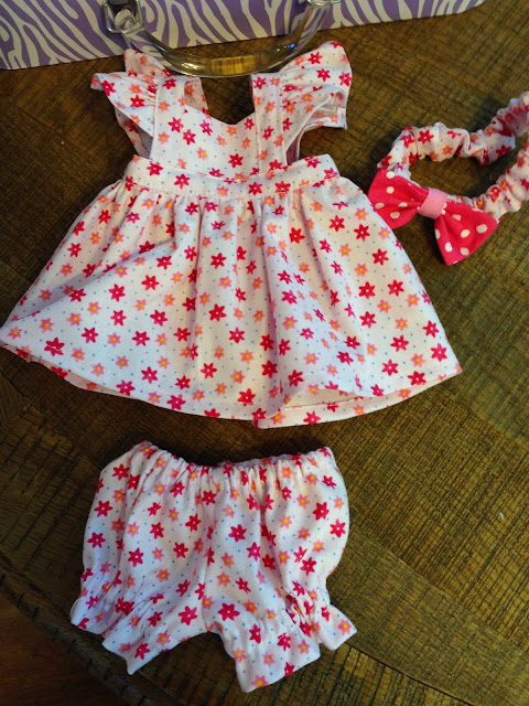 dream quilt create: Doll Clothes for Christmas