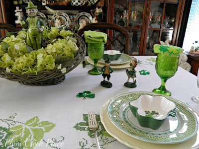 Saint Patrick's Day table setting, heart shaped plates, leprechauns, Daffodil Flatware, Lenox, RICHARD GINORI MANIFATTURA DI LAVENO Plates,