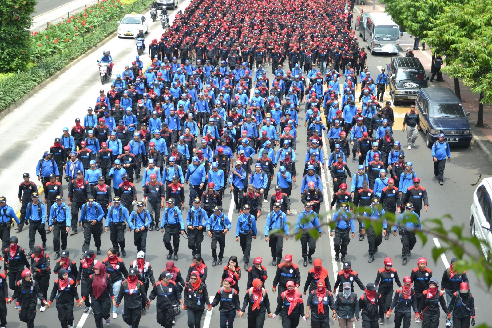 Buruh Bekasi Bergerak: UMK Kabupaten Bekasi 2014