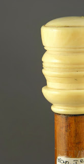 A este bastón, realizado en Francia a principios del XIX,  se le conoce por el de los "sediciosos"