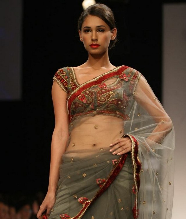 Sexy Sonam Kapoor Hot Style  Lakme Fashion Week 2011