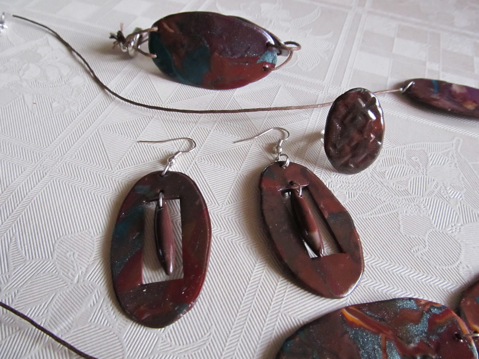 Бижу от мен: А35. Комплект колие, обеци, пръстен и гривна - 22лв.