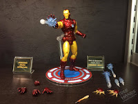 Toy Fair 2017 Mezco One:12 Collective Marvel Comics Iron Man
