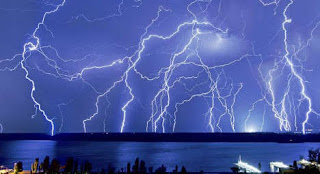 Rayos cayendo