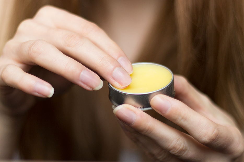 Szépséglabor BURT'S BEES LEMON BUTTER CUTICLE CREAM