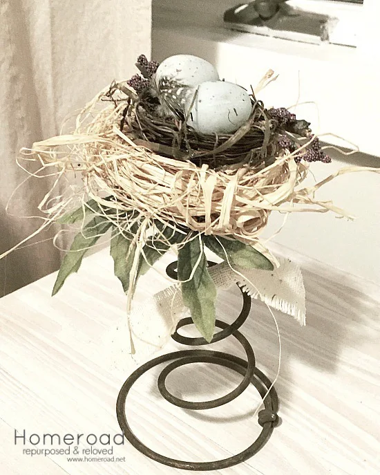 DIY Beautiful Vintage Bed Spring Centerpieces