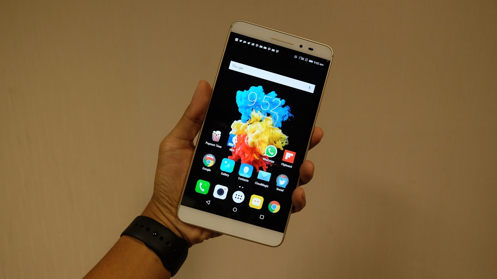 38+ Gambar Kartun Orang Pegang Hp, Inspirasi Terpopuler!