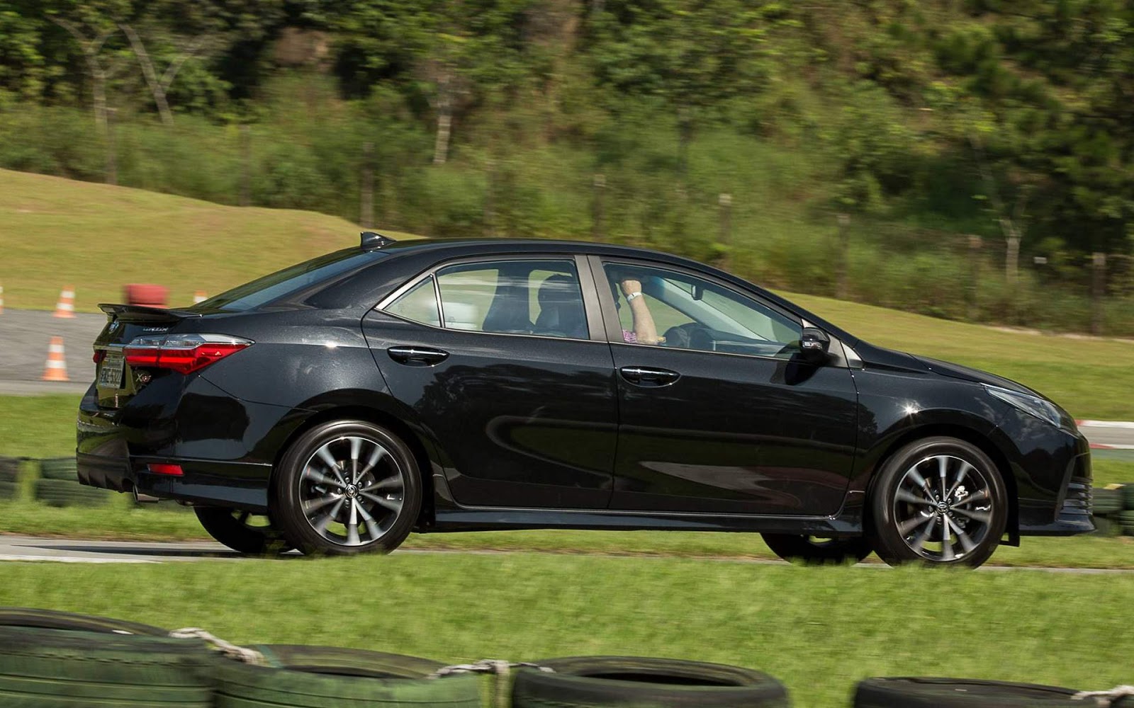 Membeli Toyota Altis 2019: Panduan Lengkap dari Pertimbangan Hingga Proses Pembelian