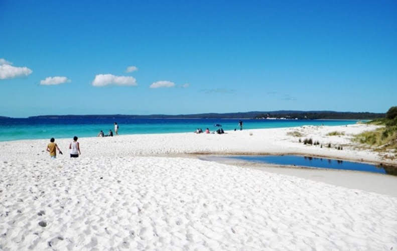 Wisata Bahari Pasir Putih