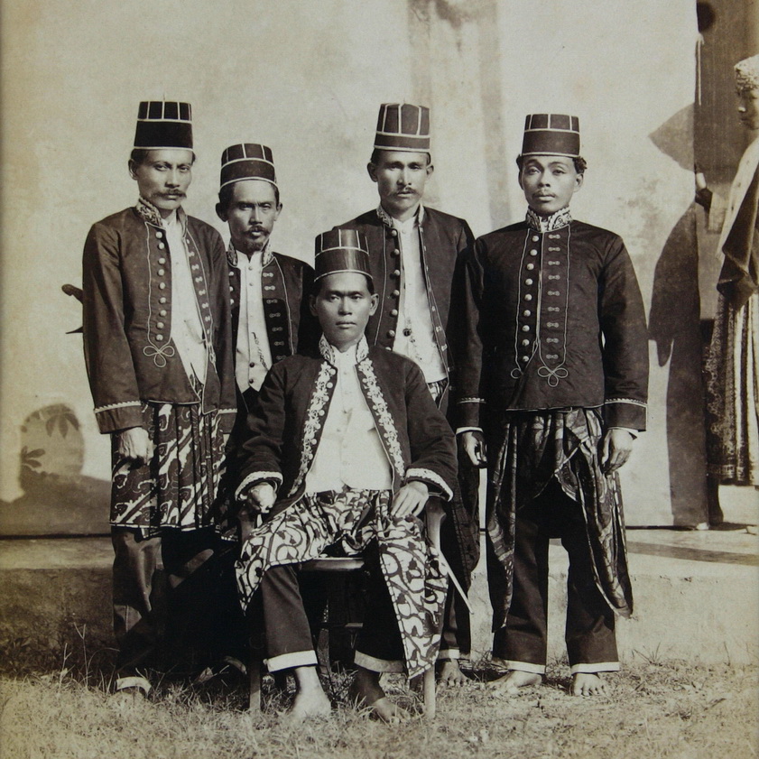 Antique and Classic Photographic Images Local rulers, Dutch Indies